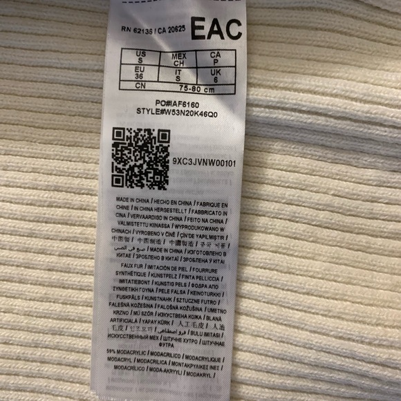 GUESS- Faux Fur Vest - Picture 5 of 6